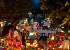 “Volver a abrazarlos con flores”: México se prepara para recibir a sus muertos… y a más de 1.6 millones de visitantes “Volver a abrazarlos con flores”: México se prepara para recibir a sus muertos… y a más de 1.6 millones de visitantes