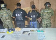 Fiscalía de Oaxaca asegura drogas, arma de fuego y cartuchos tras cateo en Pinotepa Nacional