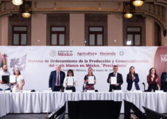 VAMOS A GARANTIZAR LA SOBERANÍA ALIMENTARIA: PRESIDENTA CLAUDIA SHEINBAUM FIRMA ACUERDO PARA LA CREACIÓN DEL SISTEMA DE ORDENAMIENTO DE LA PRODUCCIÓN Y COMERCIALIZACIÓN DEL MAÍZ BLANCO “PRECIO JUSTO”